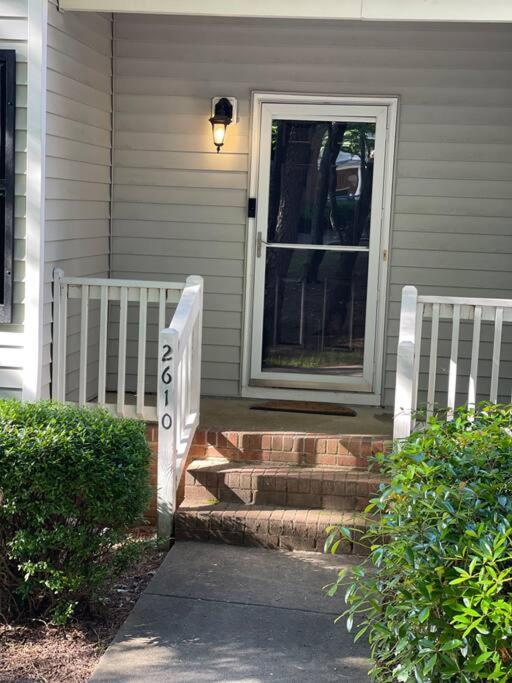 Simple Elegant Townhouse Dt Raleigh Ncsuアパートメント エクステリア 写真