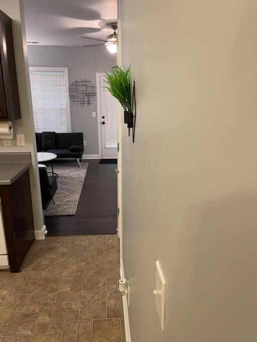 Simple Elegant Townhouse Dt Raleigh Ncsuアパートメント エクステリア 写真