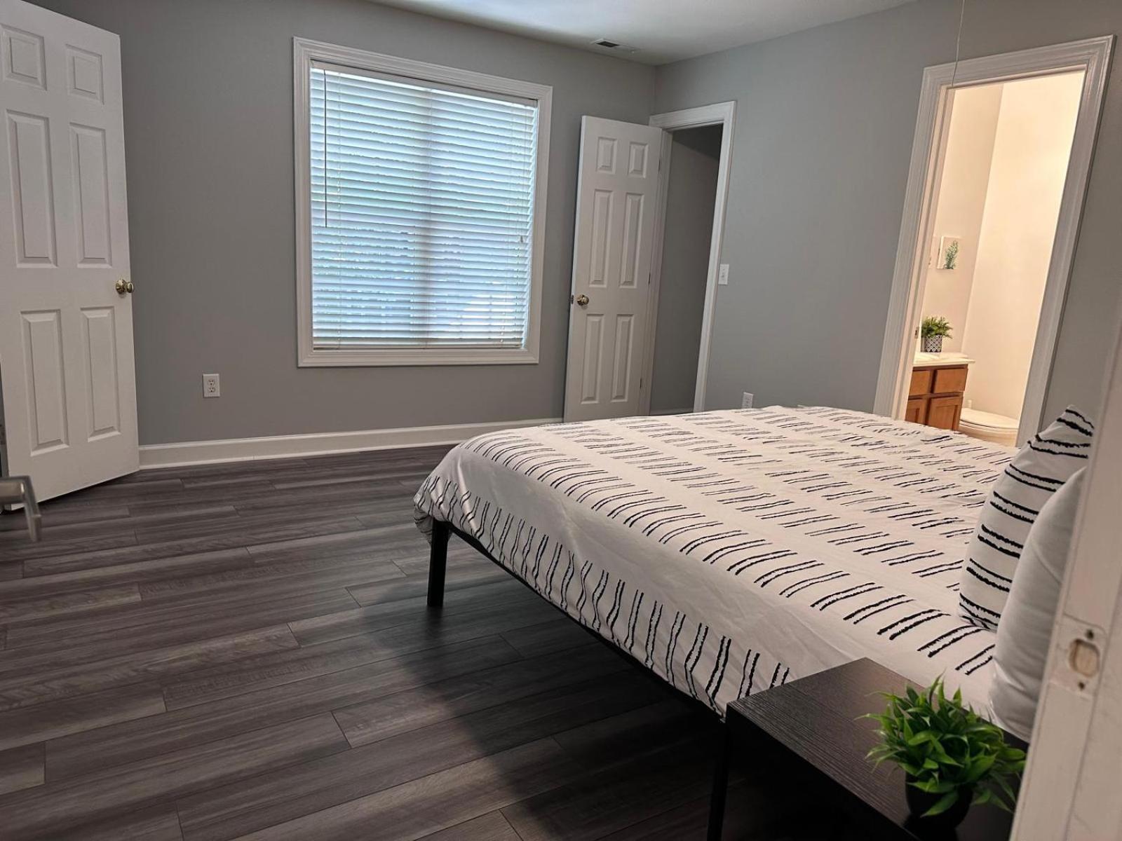 Simple Elegant Townhouse Dt Raleigh Ncsuアパートメント エクステリア 写真