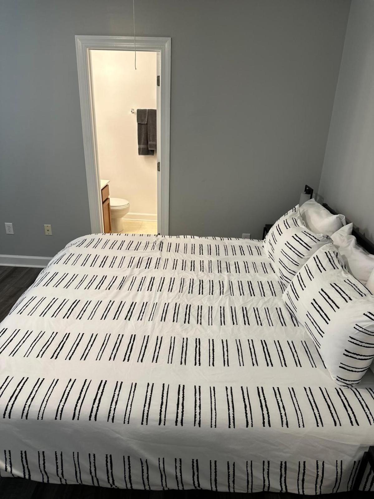 Simple Elegant Townhouse Dt Raleigh Ncsuアパートメント エクステリア 写真