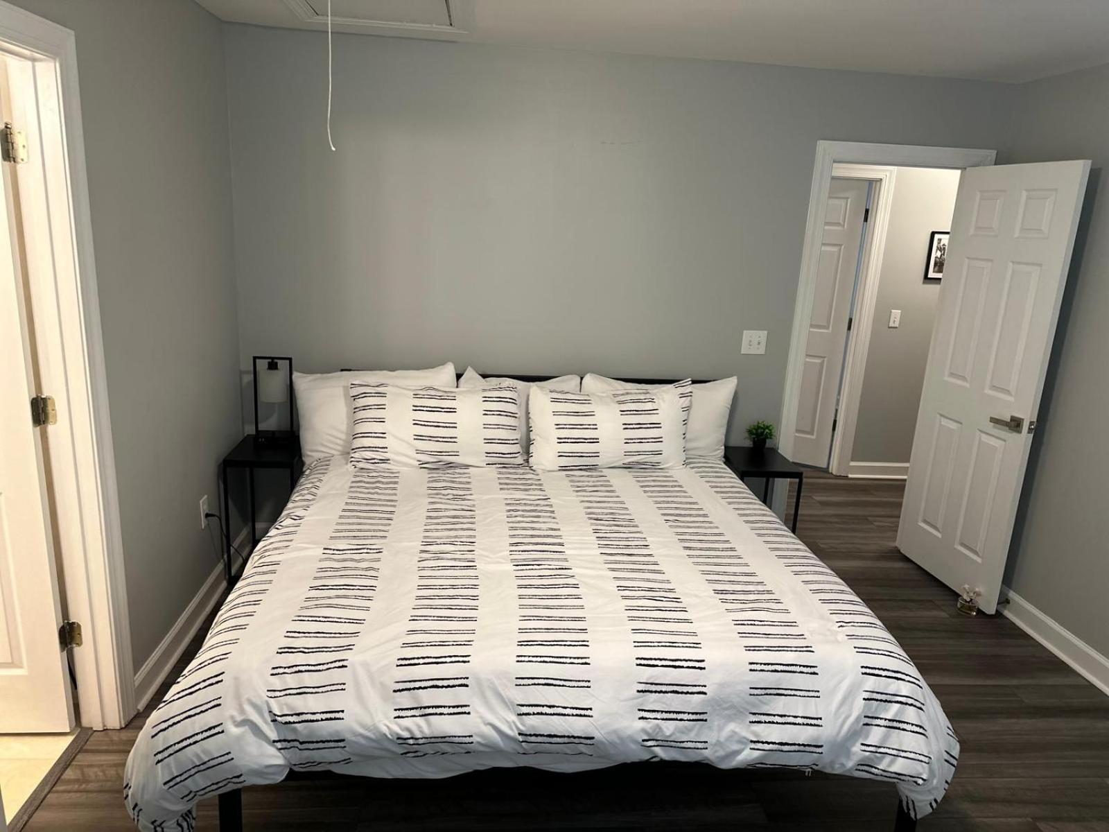 Simple Elegant Townhouse Dt Raleigh Ncsuアパートメント エクステリア 写真